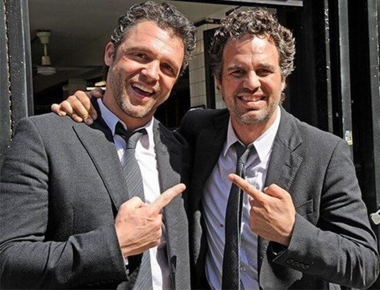 10 dublês que parecem irmãos gêmeos de estrelas famosas de Hollywood Dublês que são a cara de estrelas famosas do cinema