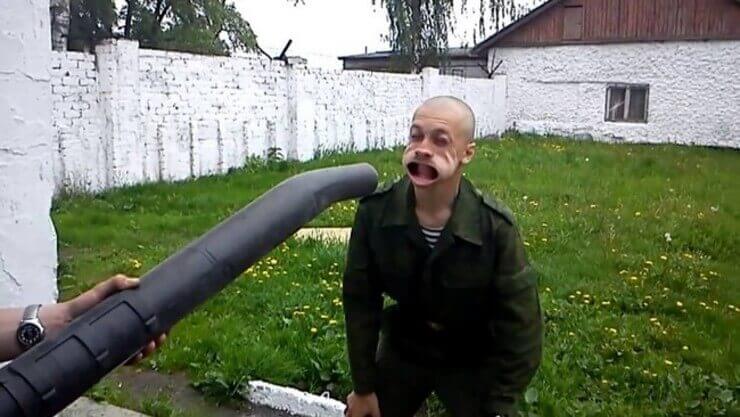 20 soldados engraçados que decidiram zoar o Exército Soldados engraçados do Exército