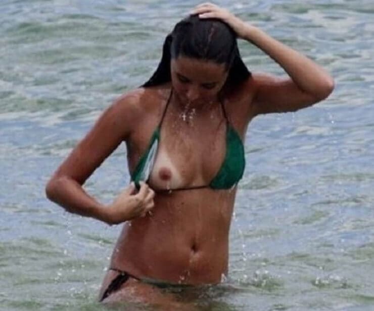 20 famosas flagradas em momentos impróprios em público Famosas flagradas em momentos impróprios