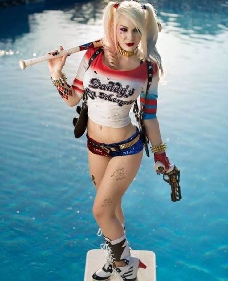 O melhor da Arlequina pelas mais bonitas nerds da internet Cosplay da Arlequina gostosa