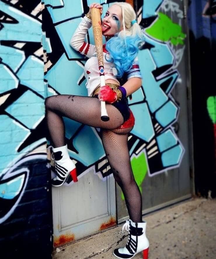 O melhor da Arlequina pelas mais bonitas nerds da internet Cosplay da Arlequina gostosa