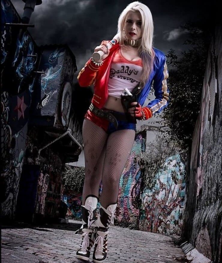 O melhor da Arlequina pelas mais bonitas nerds da internet Cosplay da Arlequina gostosa