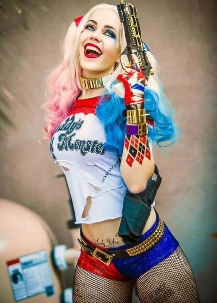 O melhor da Arlequina pelas mais bonitas nerds da internet Cosplay da Arlequina gostosa