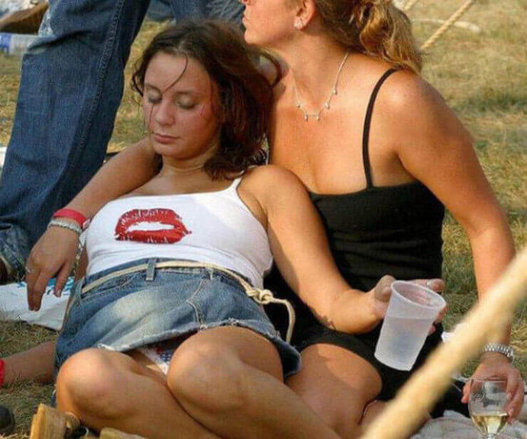 Mulheres bêbadas fazendo coisas engraçadas