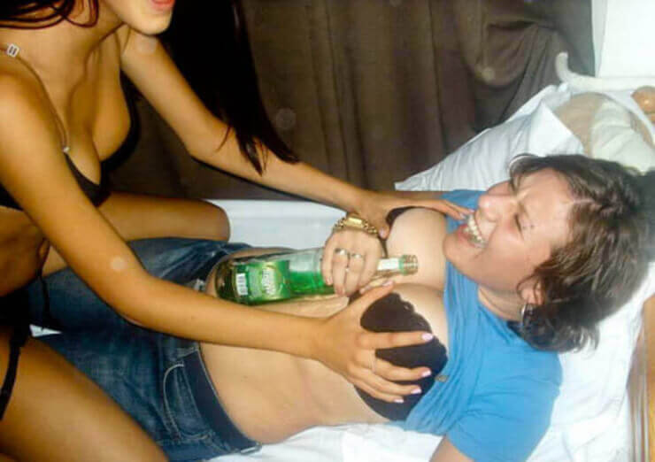 Mulheres bêbadas fazendo coisas engraçadas