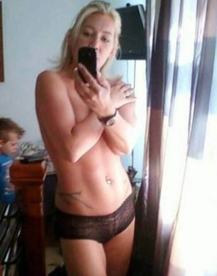 20 mães que foram pegas pelos filhos se exibindo em selfies Mães bizarras se exibindo em selfies