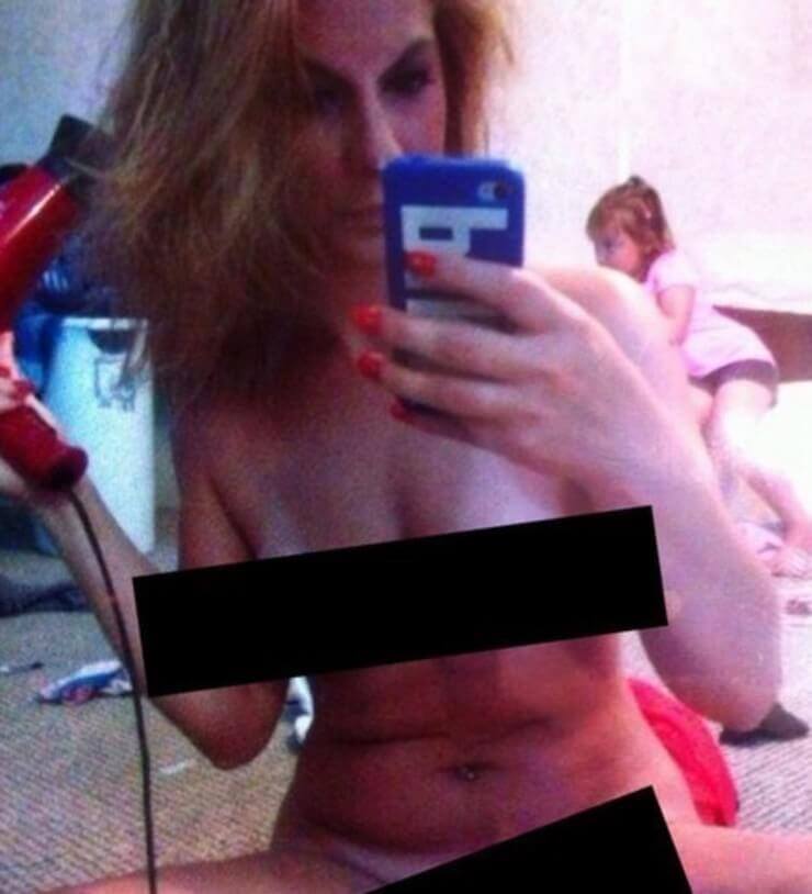 20 mães que foram pegas pelos filhos se exibindo em selfies Mães bizarras se exibindo em selfies
