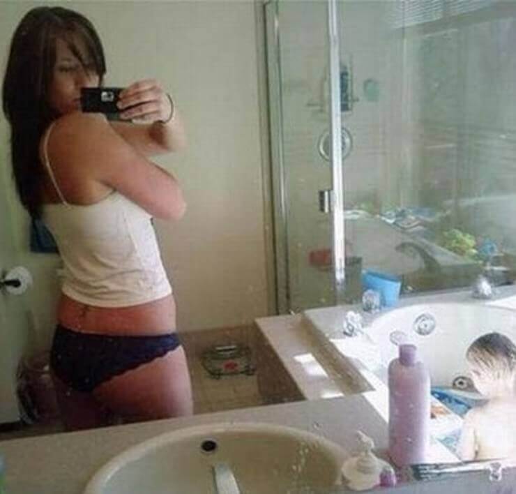 20 mães que foram pegas pelos filhos se exibindo em selfies Mães bizarras se exibindo em selfies