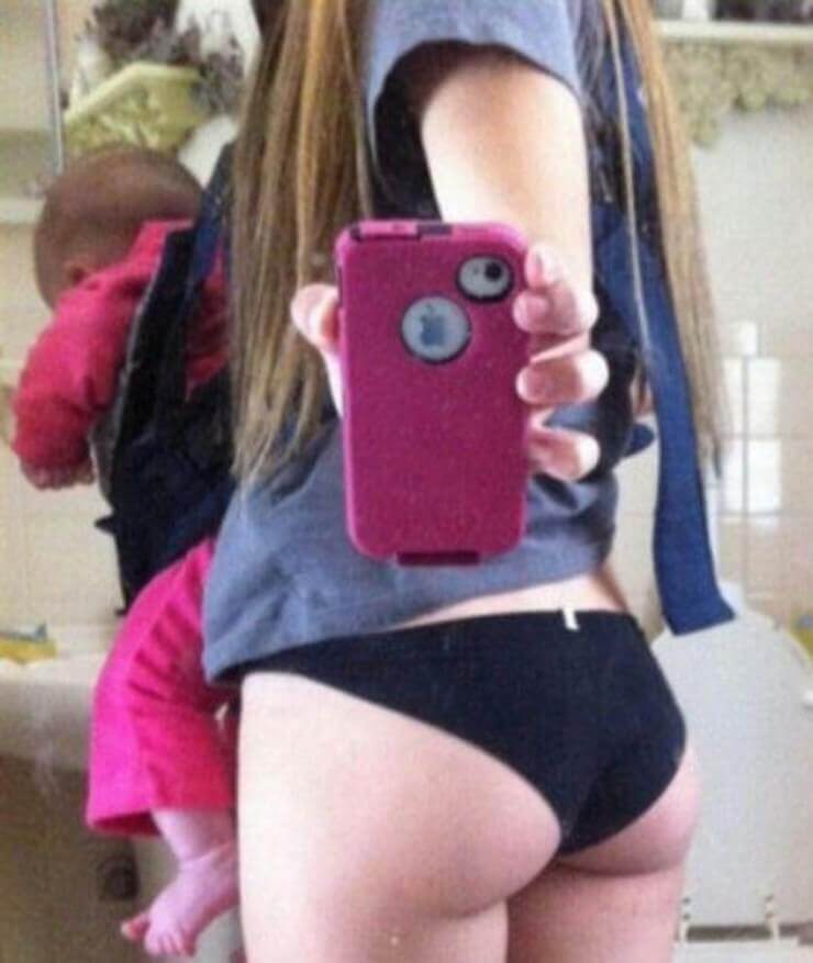 20 mães que foram pegas pelos filhos se exibindo em selfies Mães bizarras se exibindo em selfies