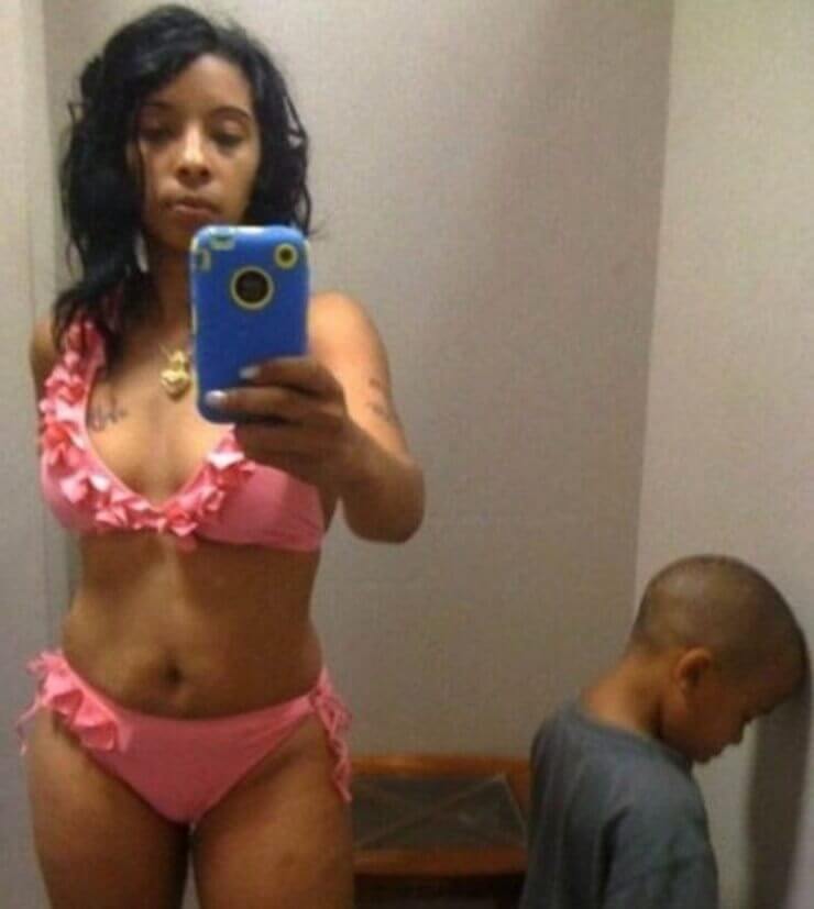 20 mães que foram pegas pelos filhos se exibindo em selfies Mães bizarras se exibindo em selfies
