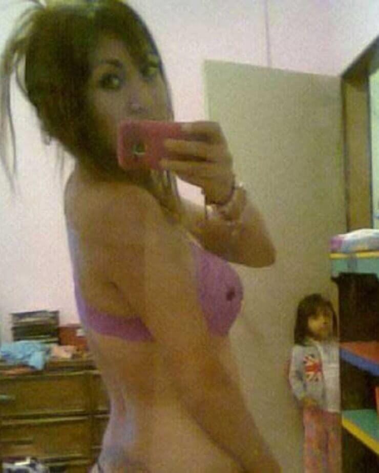 20 mães que foram pegas pelos filhos se exibindo em selfies Mães bizarras se exibindo em selfies