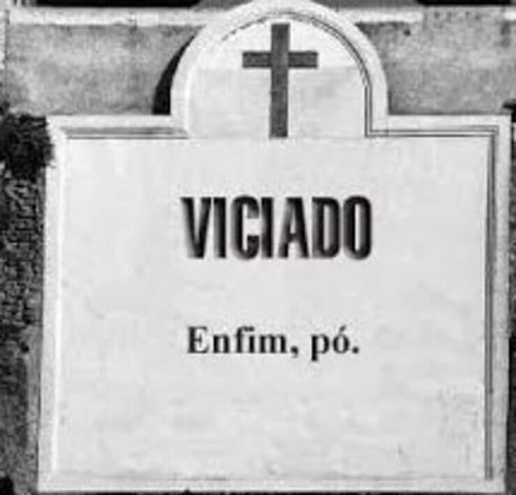 Frases de lápide de pessoas mortas com muito humor