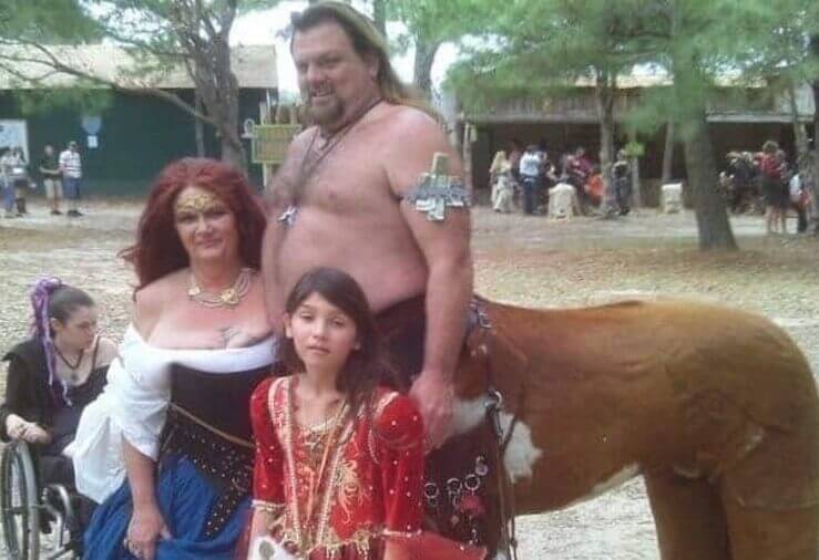 20 fotos de famílias engraçadas para matar um de vergonha Fotos de famílias engraçadas e esquisitas