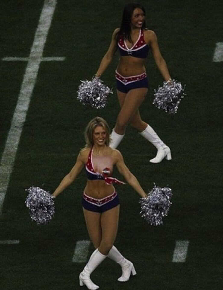 20 flagras bizarros das líderes de torcida durante a exibição Líderes de torcida peladas