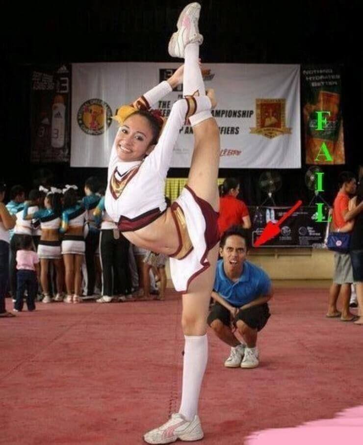 20 flagras bizarros das líderes de torcida durante a exibição Líderes de torcida peladas