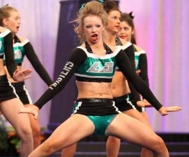 20 flagras bizarros das líderes de torcida durante a exibição Líderes de torcida peladas