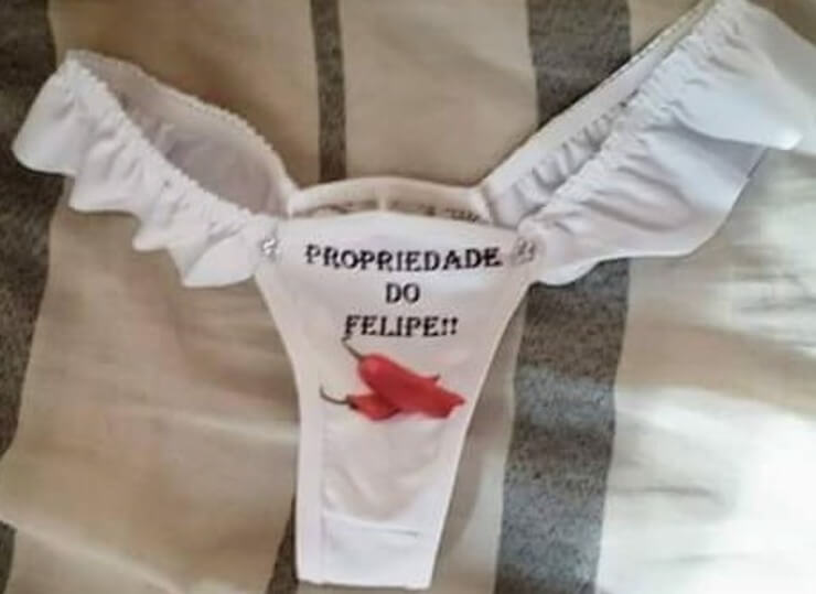 20 calcinhas com mensagens bizarras que merecem o Oscar Calcinhas com mensagens bizarras