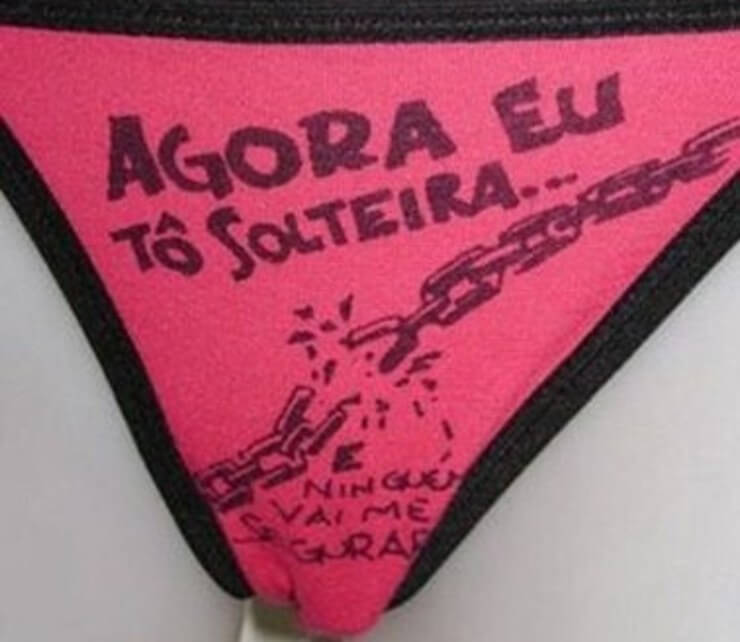 20 calcinhas com mensagens bizarras que merecem o Oscar Calcinhas com mensagens bizarras