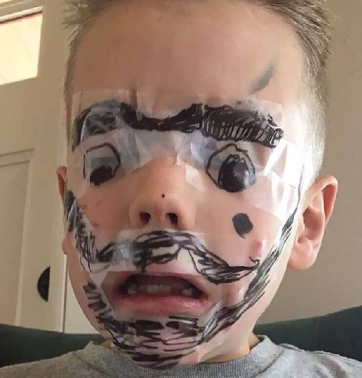 Fotos bizarras de crianças sapecas