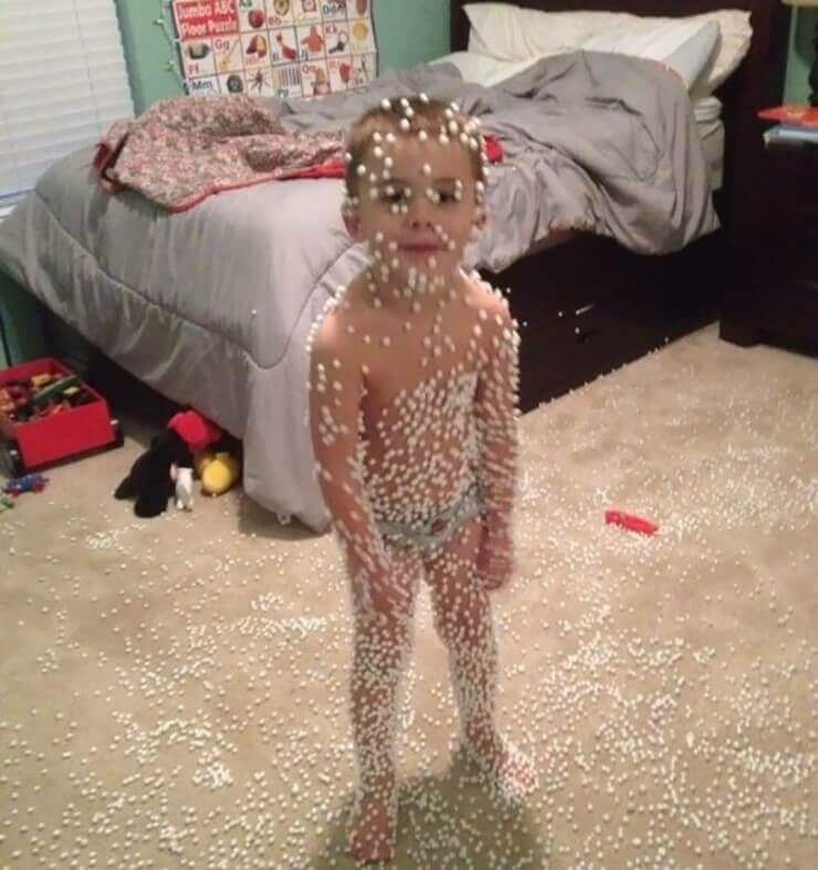 Fotos bizarras de crianças sapecas