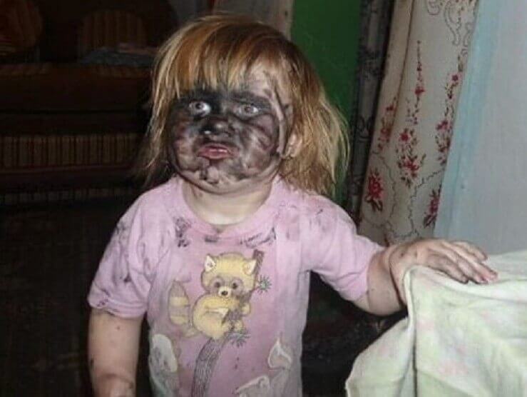 Fotos bizarras de crianças sapecas