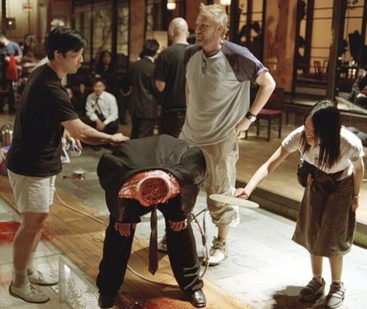 10 fotos por trás dos bastidores dos filmes e séries famosas Bastidores dos filmes e séries de grande sucesso de Hollywood