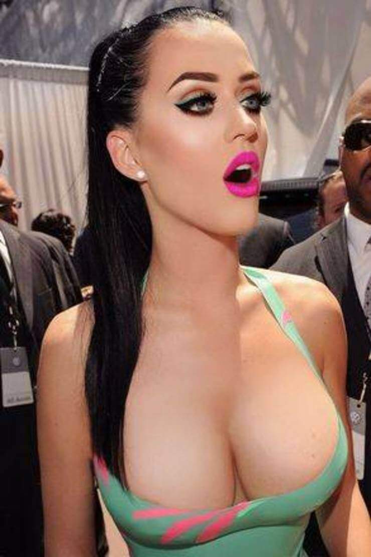 20 fotos que só as mulheres dos seios grandes vão entender Fotos de mulheres dos seios grandes