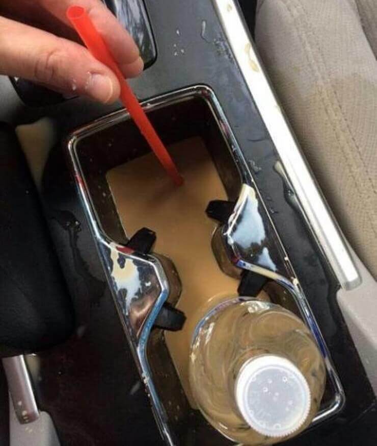 20 situações insanas de quem já acordou com o pé esquerdo Pessoas azaradas em situações insanas