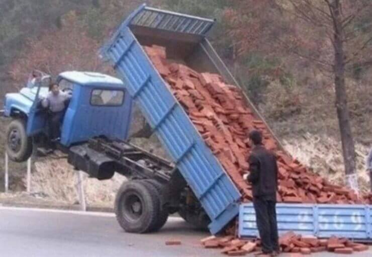 20 situações insanas de quem já acordou com o pé esquerdo Pessoas azaradas em situações insanas