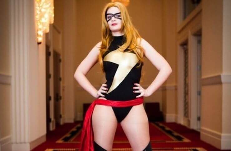 As mais belas modelos nerds como cosplay da Capitã Marvel O melhor cosplay da Capitã Marvel