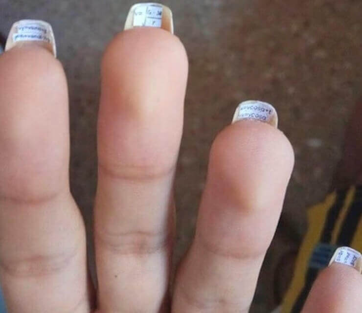 20 formas inusitadas que alunos inventaram para colar nas provas Maneiras bizarras de colar nas provas