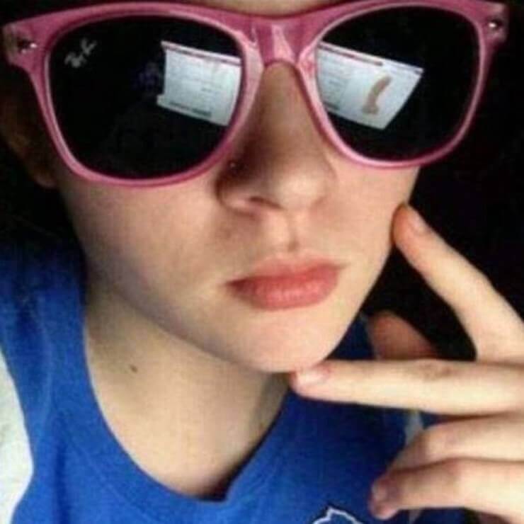 Fotos de pessoas traídas pelo espelho