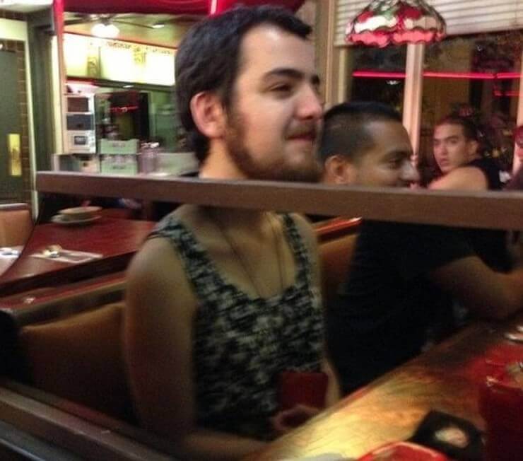 Fotos de pessoas traídas pelo espelho