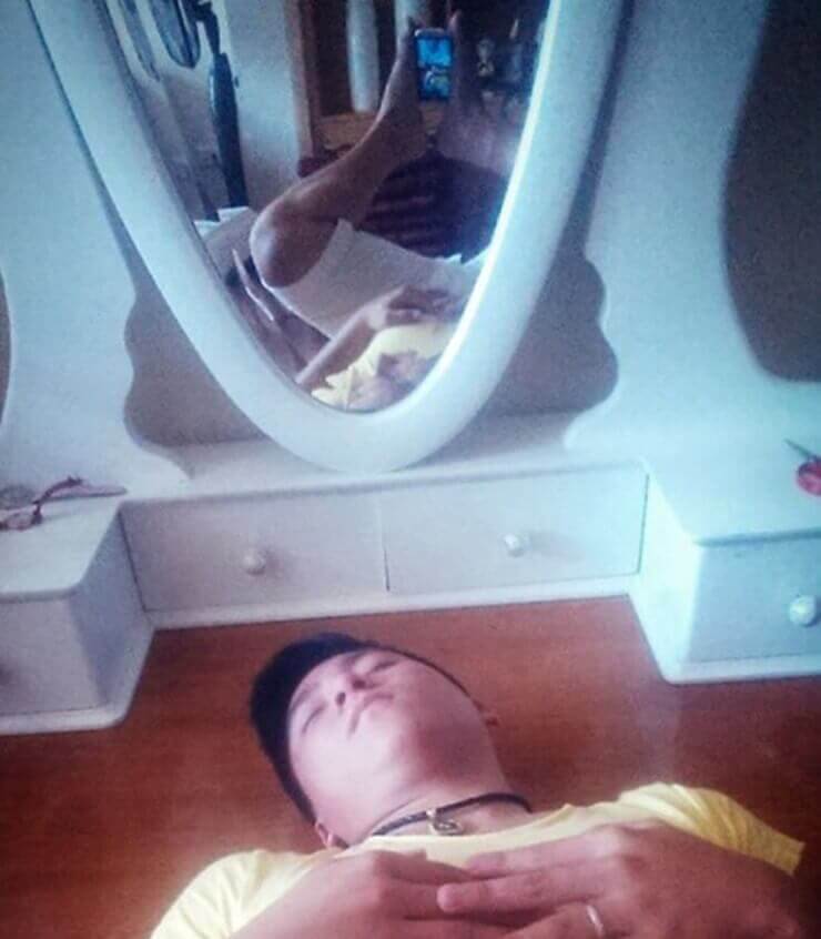 Fotos de pessoas traídas pelo espelho