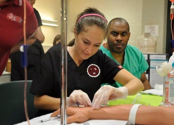 Fotos bizarras em que as pessoas por trás são mais interessantes