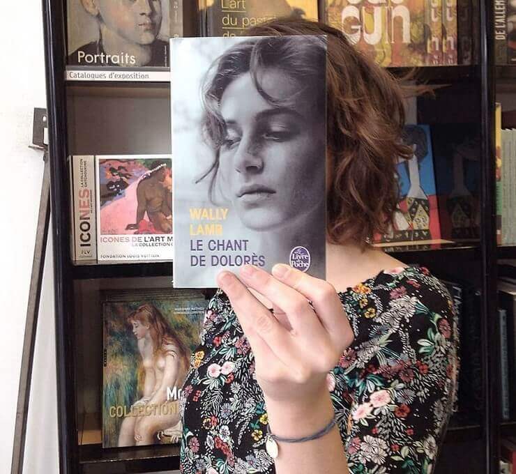 20 formas criativas de se divertir com as capas de livros preferidas As capas de livros preferidas que criam ilusões de ótica criativas e divertidas