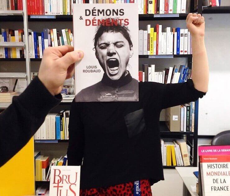 20 formas criativas de se divertir com as capas de livros preferidas As capas de livros preferidas que criam ilusões de ótica criativas e divertidas