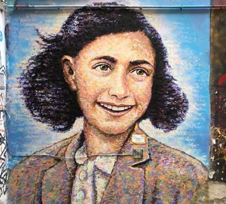 As criativas pinturas urbanas em paredes do talentoso James Cochran As pinturas por gotejamento feitas de manchas de tinta spray de James Cochran