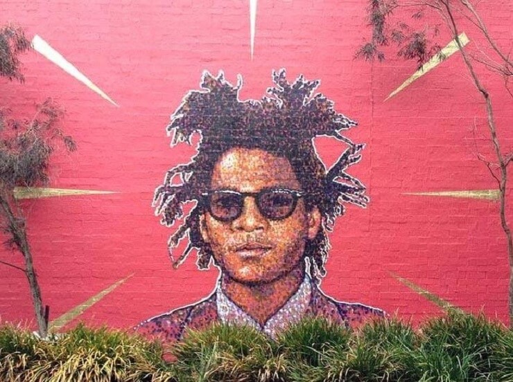 As criativas pinturas urbanas em paredes do talentoso James Cochran As pinturas por gotejamento feitas de manchas de tinta spray de James Cochran