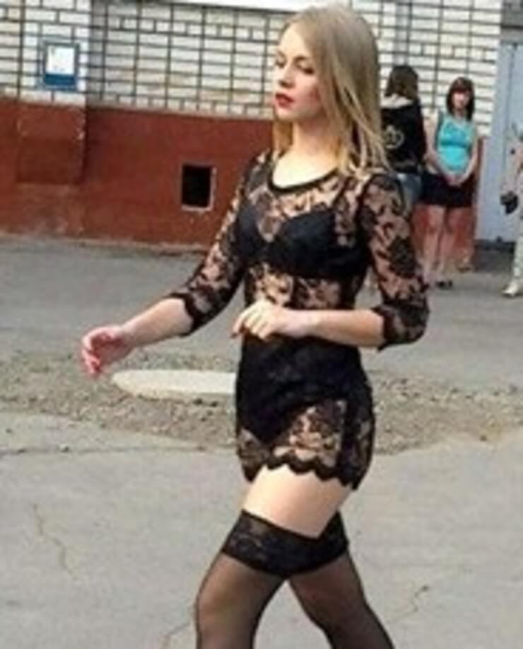 Mulheres gostosas que usaram os piores vestidos da história da moda