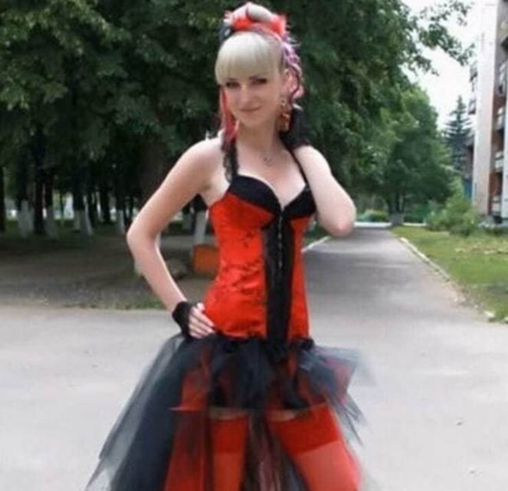 Mulheres gostosas que usaram os piores vestidos da história da moda