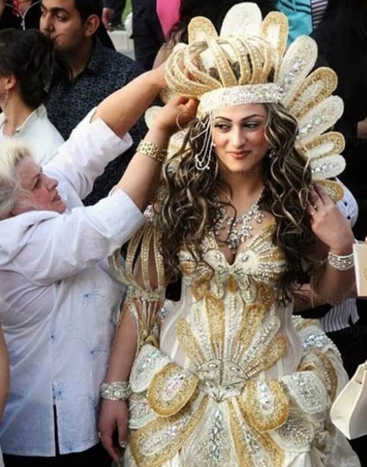 Mulheres gostosas que usaram os piores vestidos da história da moda