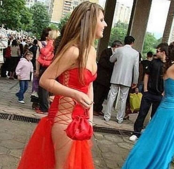 Mulheres gostosas que usaram os piores vestidos da história da moda