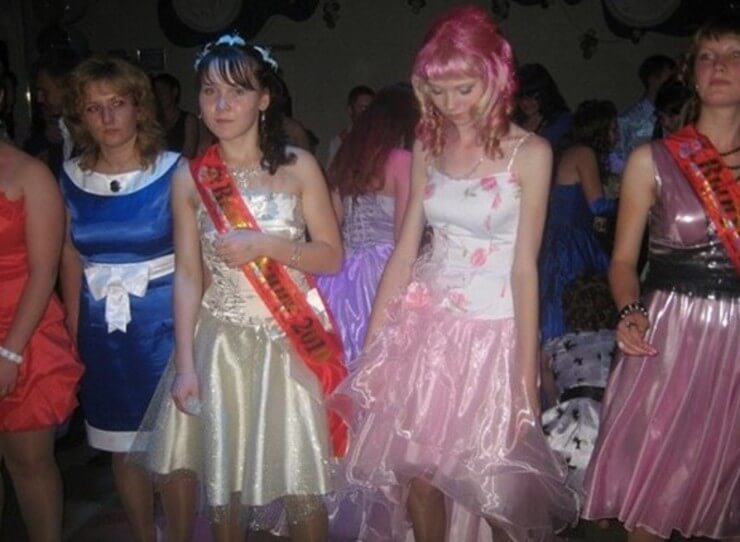 Mulheres gostosas que usaram os piores vestidos da história da moda