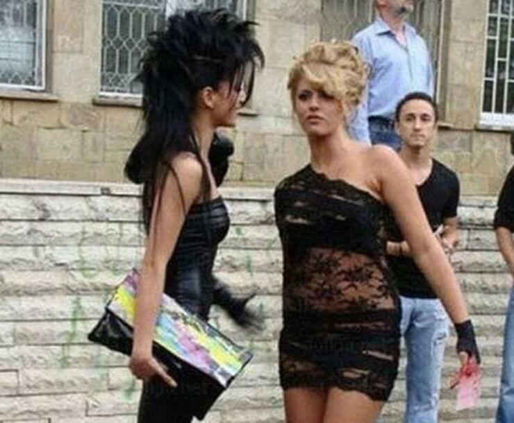 Mulheres gostosas que usaram os piores vestidos da história da moda