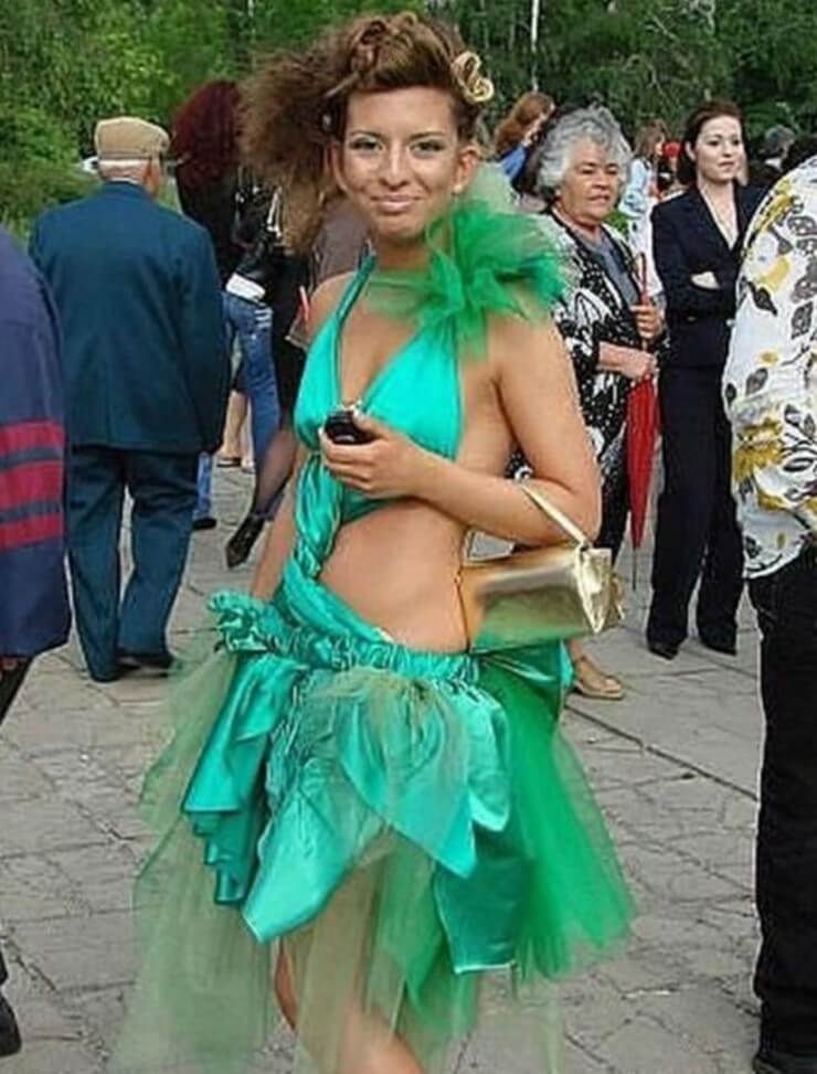 Mulheres gostosas que usaram os piores vestidos da história da moda