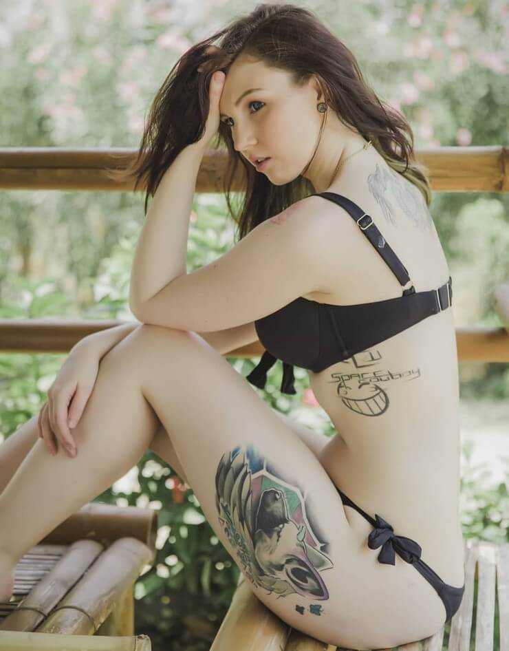 Cosplayer erótica Nana Kuronoma pelada