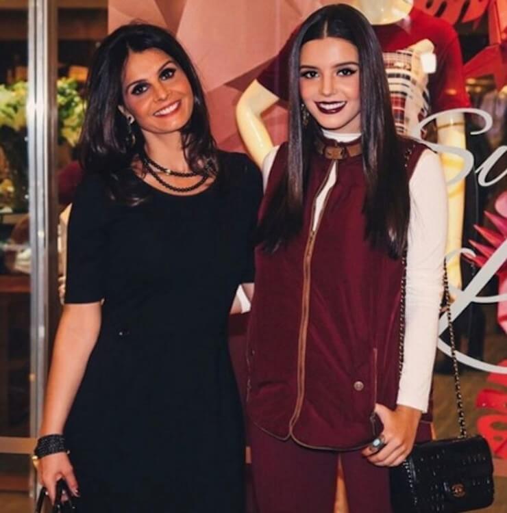 10 famosas brasileiras que parecem ser irmãs das suas próprias mães Atrizes e cantoras famosas brasileiras que são a cara de sua própria mãe