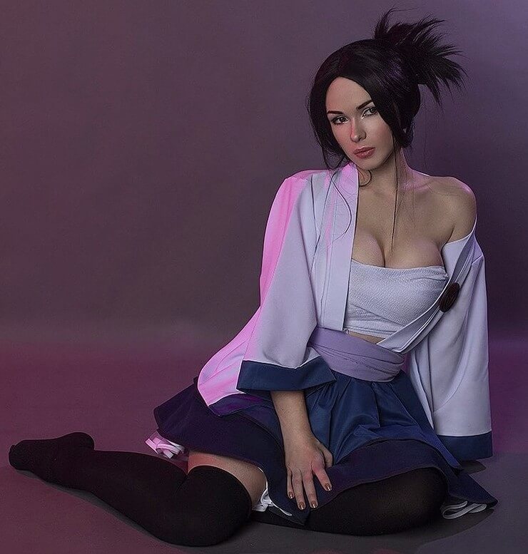 Cosplayer russa Irina Meier que se caracteriza de qualquer personagem