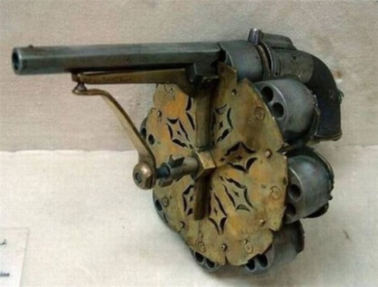 20 armas antigas exóticas que você vai duvidar de que elas existiram Armas antigas exóticas que vão fazer você dar várias risadas